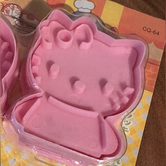 Set of 2 Brand New Pink Hello Kitty Cookie Cutters New in Package Very Cute 💕🥰 - Picture 9 of 9